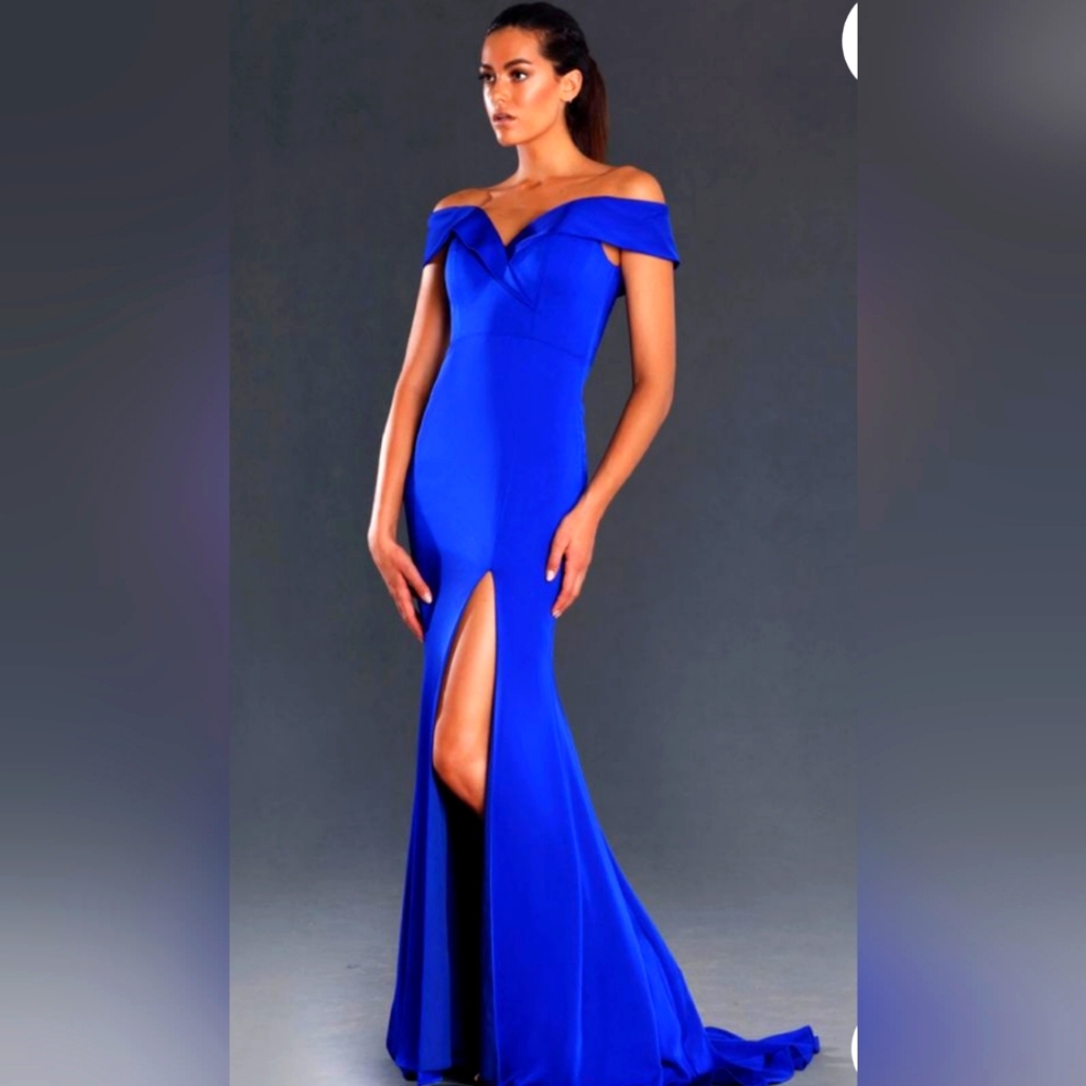 STUNNING NWT COBALT BLUE LONG EVENING GOWN WITH TRAIN! GORGEOUS!😍